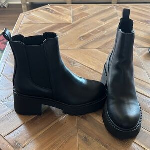 Madden Girl Tianna Boots - Chelsea type boot with small heel - 7.5M